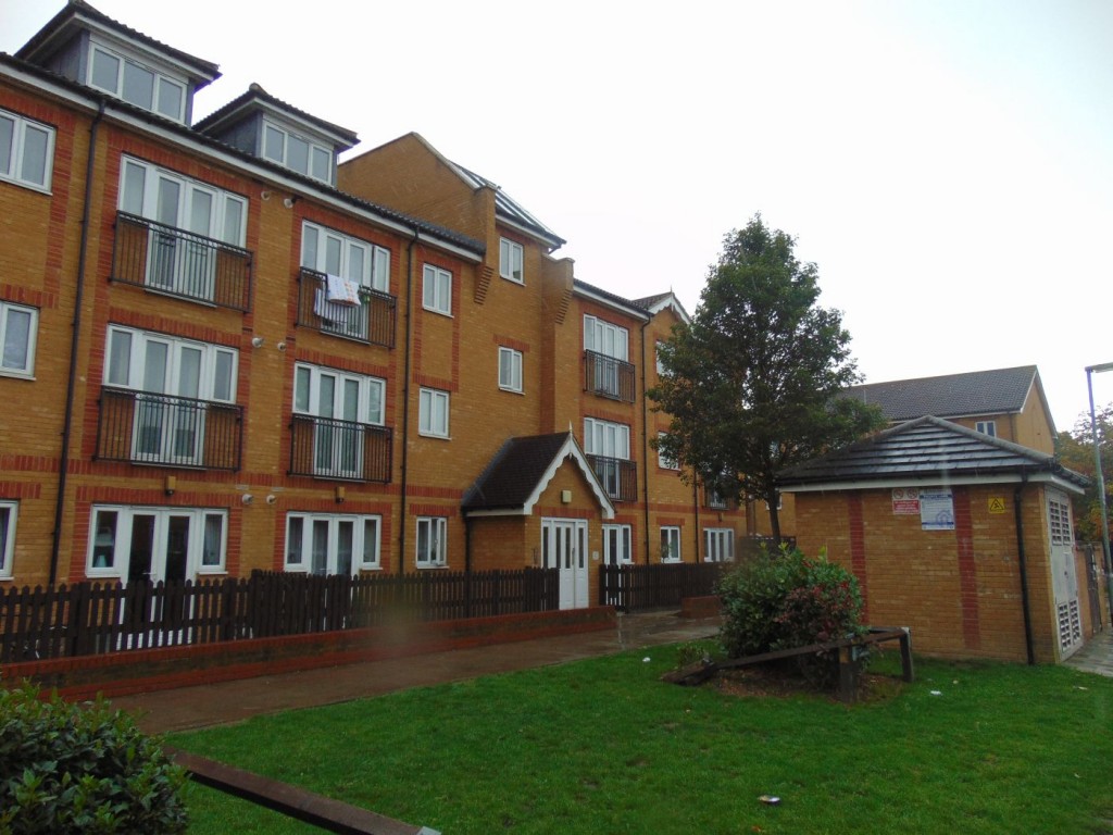 2-bed-flat-waltham-cross